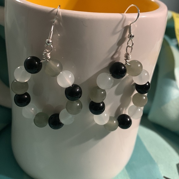 Black and White Beaded Earrings - Picture 4 of 8